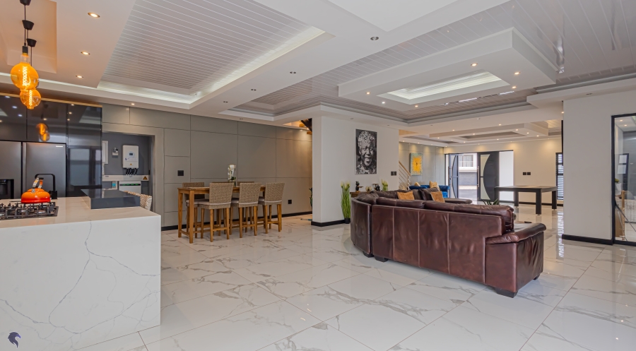 5 Bedroom Property for Sale in Calypso Beach Western Cape